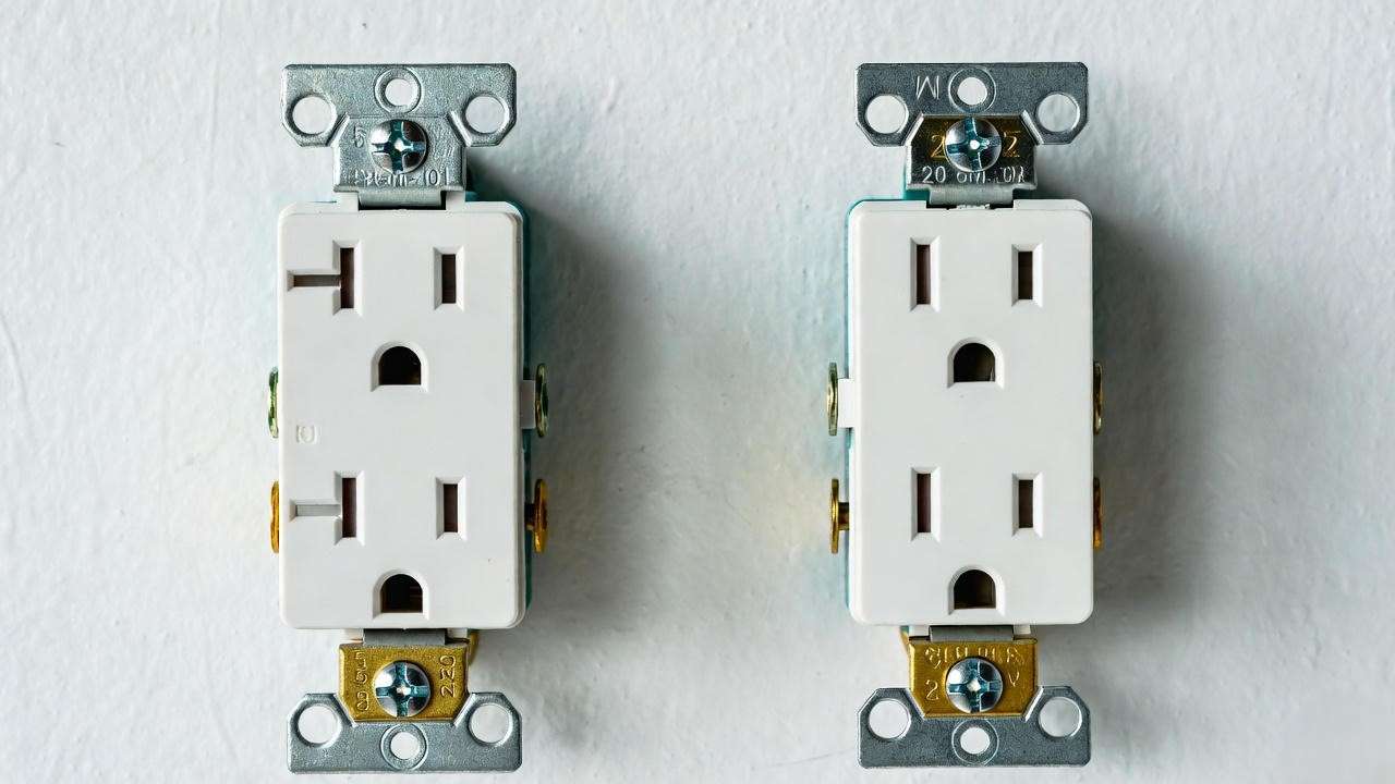 Close-up comparison of NEMA 5-15R vs 5-20R outlets highlighting T-slot for 20 amp compatibility