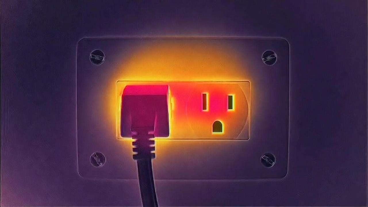 Thermal imaging of overheating 20 amp outlet due to Joule heating in contacts