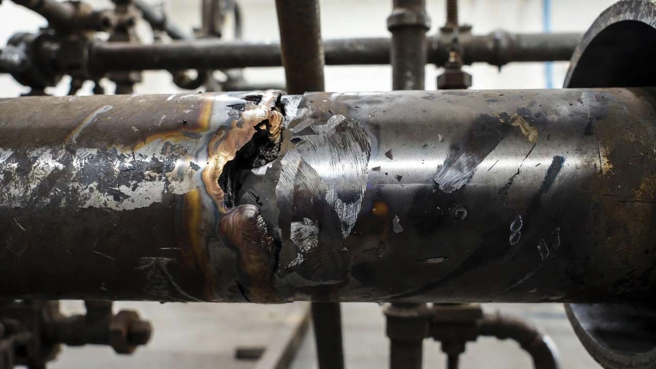 Close-up of common pipe welding defects including undercut, porosity, slag inclusion, and lack of fusion