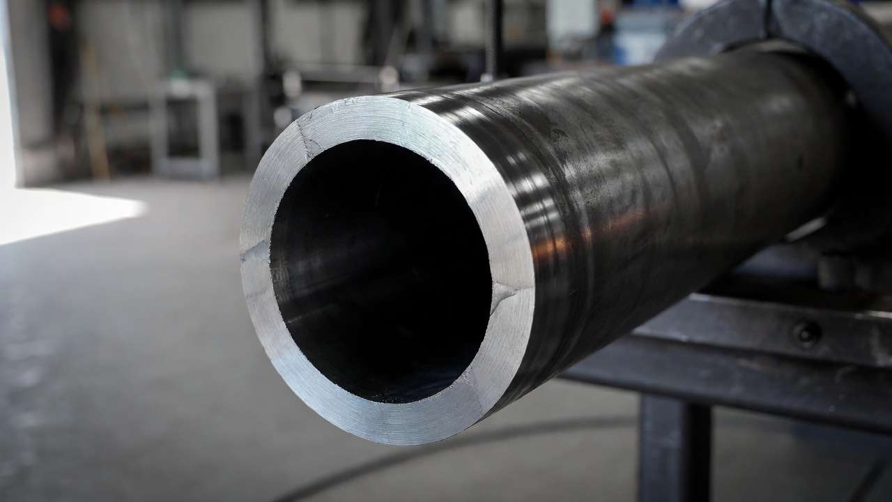 Carbon steel pipe beveled and prepared with root gap for SMAW pipe welding